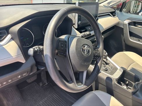 Used 2022 Toyota RAV4 XLE Premium AWD/4WD image 8