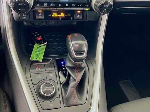 Used 2023 Toyota RAV4 SE image 16