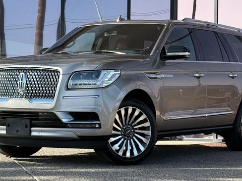 Used 2019 Lincoln Navigator L Reserve AWD/4WD image 2