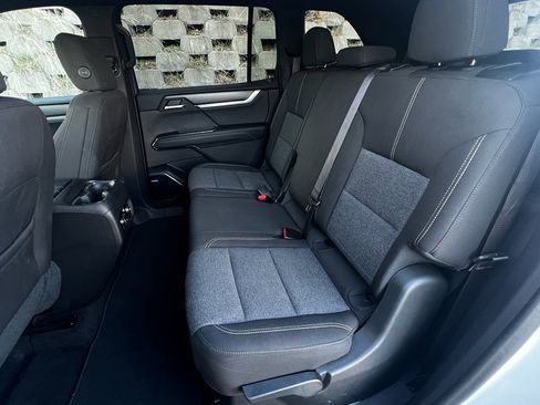 Used 2025 GMC Acadia Elevation image 14