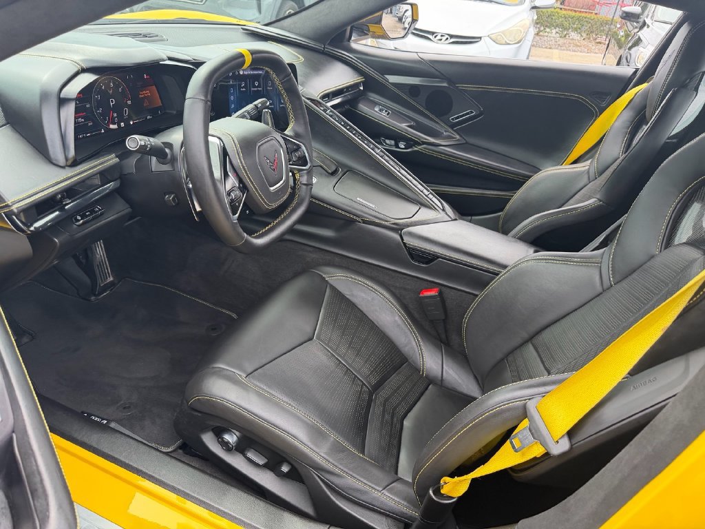 Used 2025 Chevrolet Corvette Stingray Premium Conv w/ Z51 Performance Package RWD image 11
