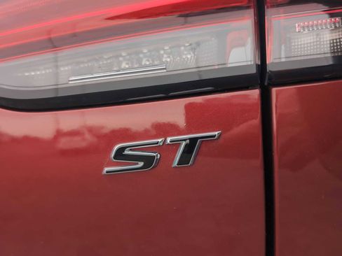 Used 2023 Buick Envision Essence w/ Sport Touring Package image 33