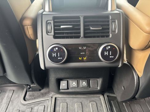 Used 2023 Land Rover Discovery S R-Dynamic image 14