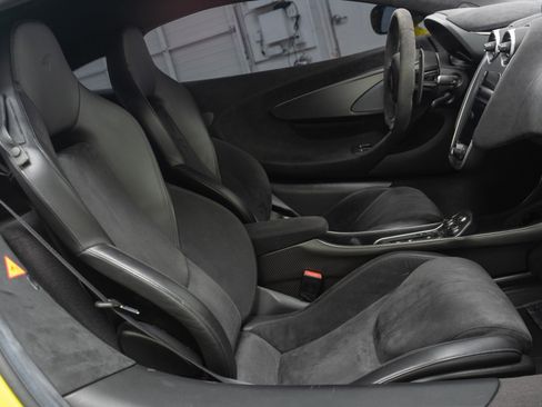 Used 2019 McLaren 600LT RWD image 24
