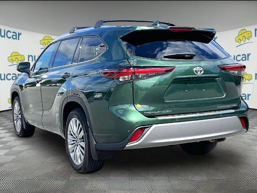 Used 2025 Toyota Highlander Platinum AWD/4WD image 4