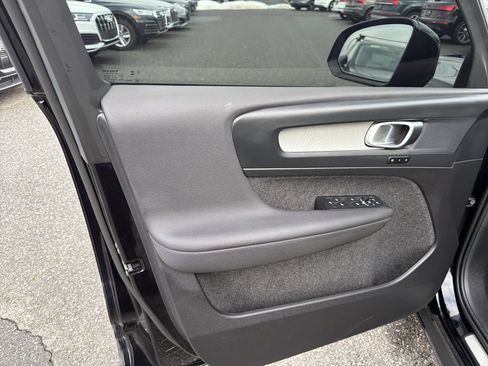 Certified 2025 Volvo XC40 B5 Plus image 6