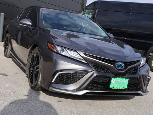 Used 2022 Toyota Camry XSE w/ Cold Weather Package image 6