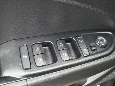 Used 2021 Hyundai Venue SEL w/ Cargo Package image 21