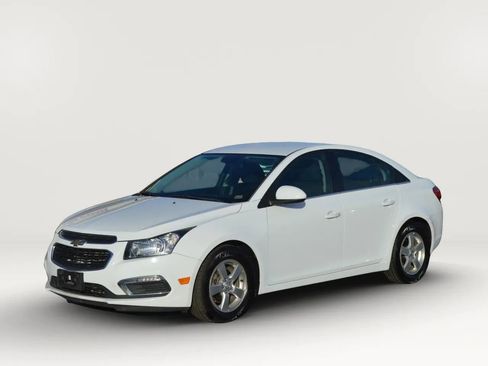 Used 2015 Chevrolet Cruze LT image 2