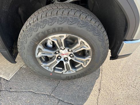 New 2026 GMC Sierra 1500 SLE image 12