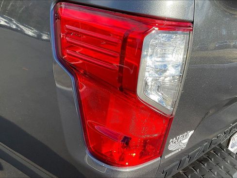 Used 2019 Nissan Titan SV w/ SV Convenience Package image 32