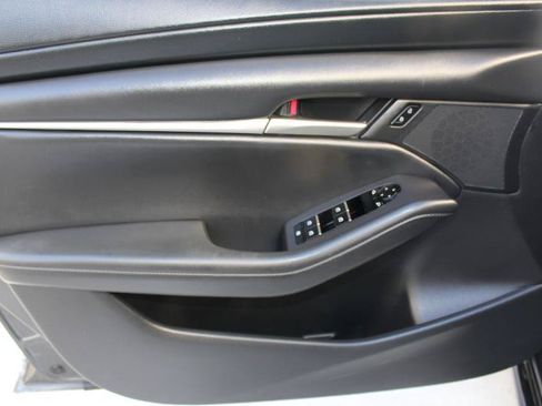 Used 2023 MAZDA MAZDA3 s FWD image 10