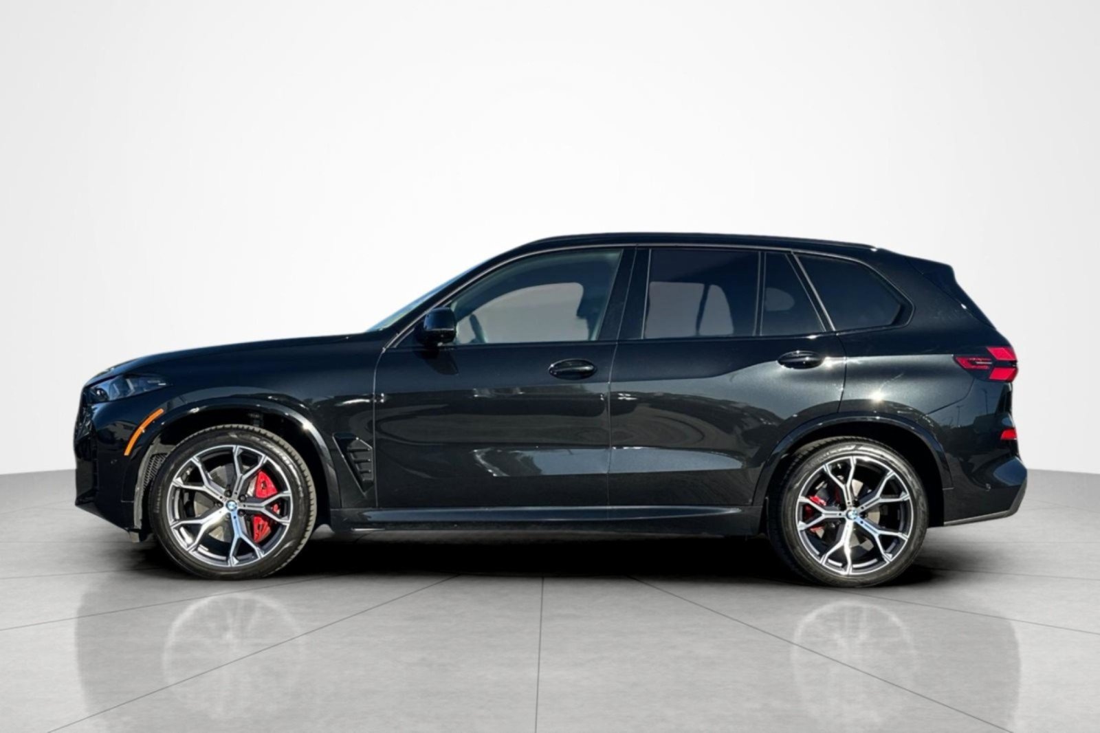 Used 2024 BMW X5 sDrive40i w/ M Sport Package RWD image 2