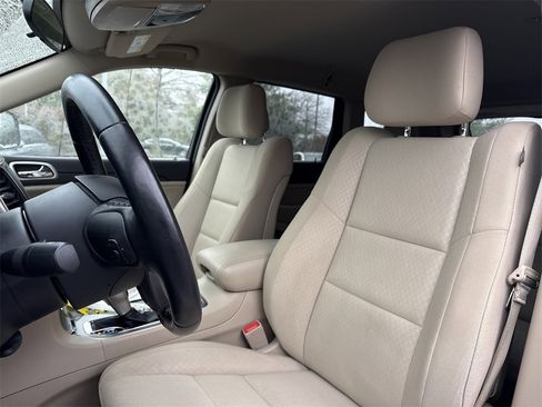 Used 2021 Jeep Grand Cherokee Laredo w/ Security & Convenience Group image 12