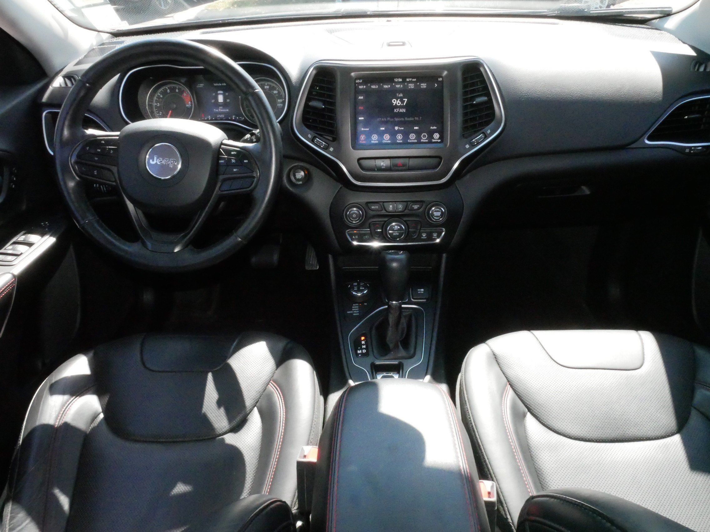 Used 2019 Jeep Cherokee Trailhawk AWD/4WD image 10