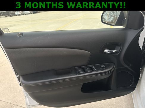 Used 2013 Dodge Avenger SE image 12