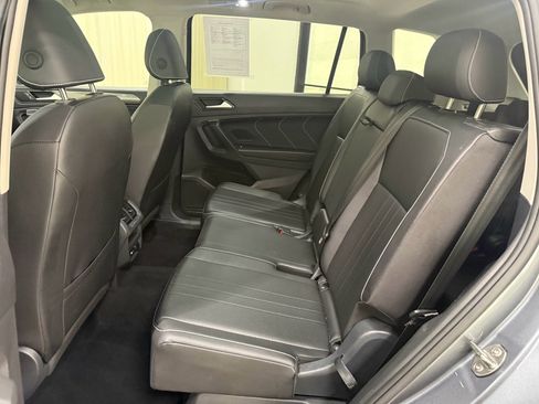 Used 2024 Volkswagen Tiguan SE image 18