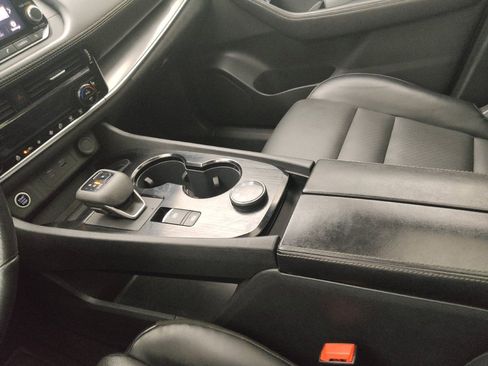 Used 2023 Nissan Rogue SV w/ SV Premium Package image 26