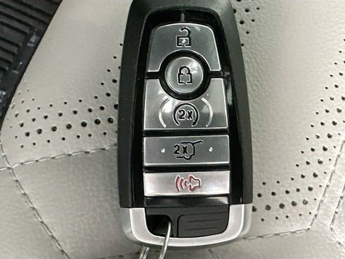 Used 2024 Ford Escape SE w/ PHEV Premium Package FWD image 18