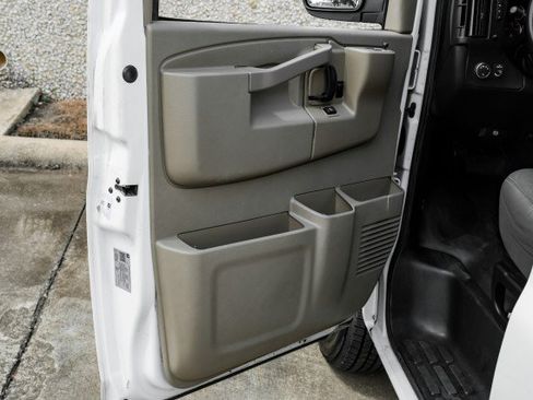 Used 2022 GMC Savana 2500 w/ Driver Convenience Package RWD image 38