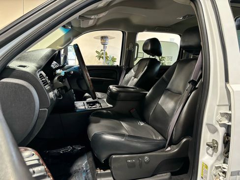 Used 2011 GMC Sierra 3500 Denali image 10