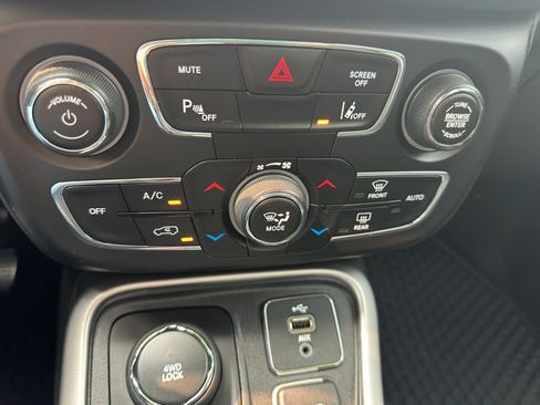 Used 2018 Jeep Compass Latitude w/ Popular Equipment Group image 20