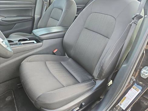 Used 2024 Nissan Altima 2.5 SV FWD image 15