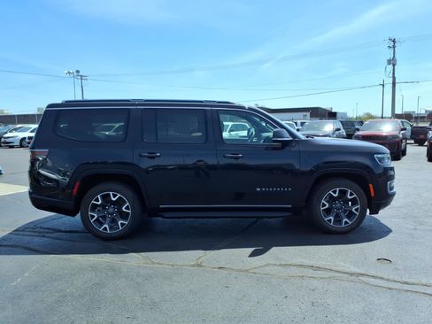 Used 2023 Jeep Wagoneer Series III w/ Preferred Equipment Group AWD/4WD image 2