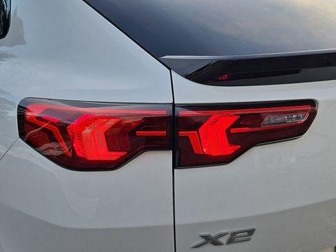 Certified 2025 BMW X2 xDrive28i w/ Premium Package image 10