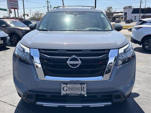 Used 2025 Nissan Pathfinder Platinum w/ Cargo Package image 8