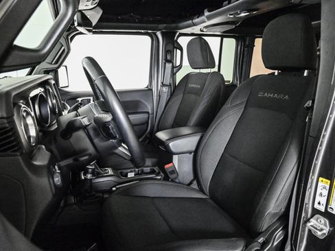 Used 2018 Jeep Wrangler Unlimited Sahara image 17