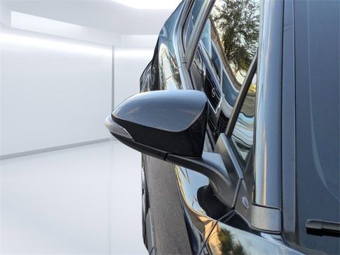 Used 2021 Toyota C-HR LE image 11