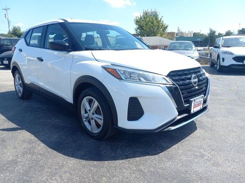 Used 2023 Nissan Kicks S FWD image 3