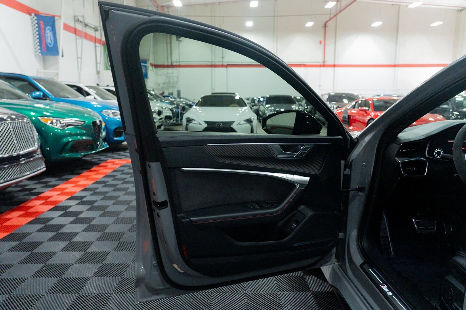 Used 2022 Audi RS 6 w/ Carbon Optic Package AWD/4WD image 16