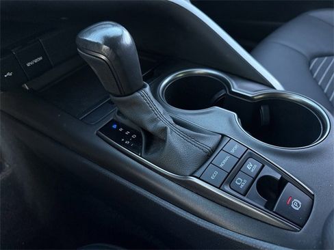Used 2023 Toyota Camry SE image 19
