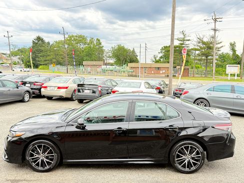 Used 2021 Toyota Camry SE image 7
