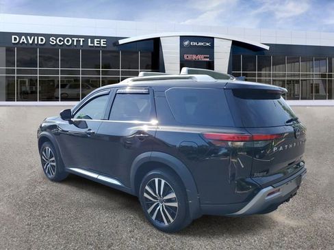 Used 2024 Nissan Pathfinder Platinum FWD image 3