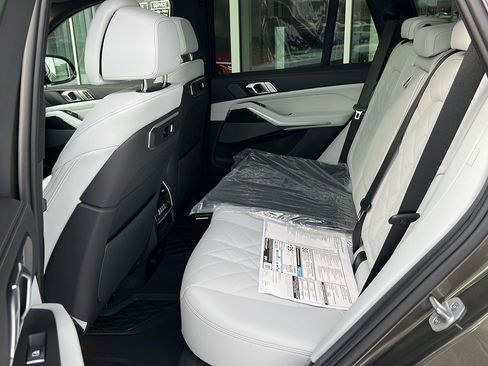 New 2026 BMW X5 sDrive40i image 11