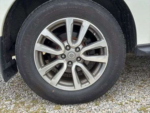 Used 2015 Nissan Pathfinder SL w/ SL Tech Package AWD/4WD image 19