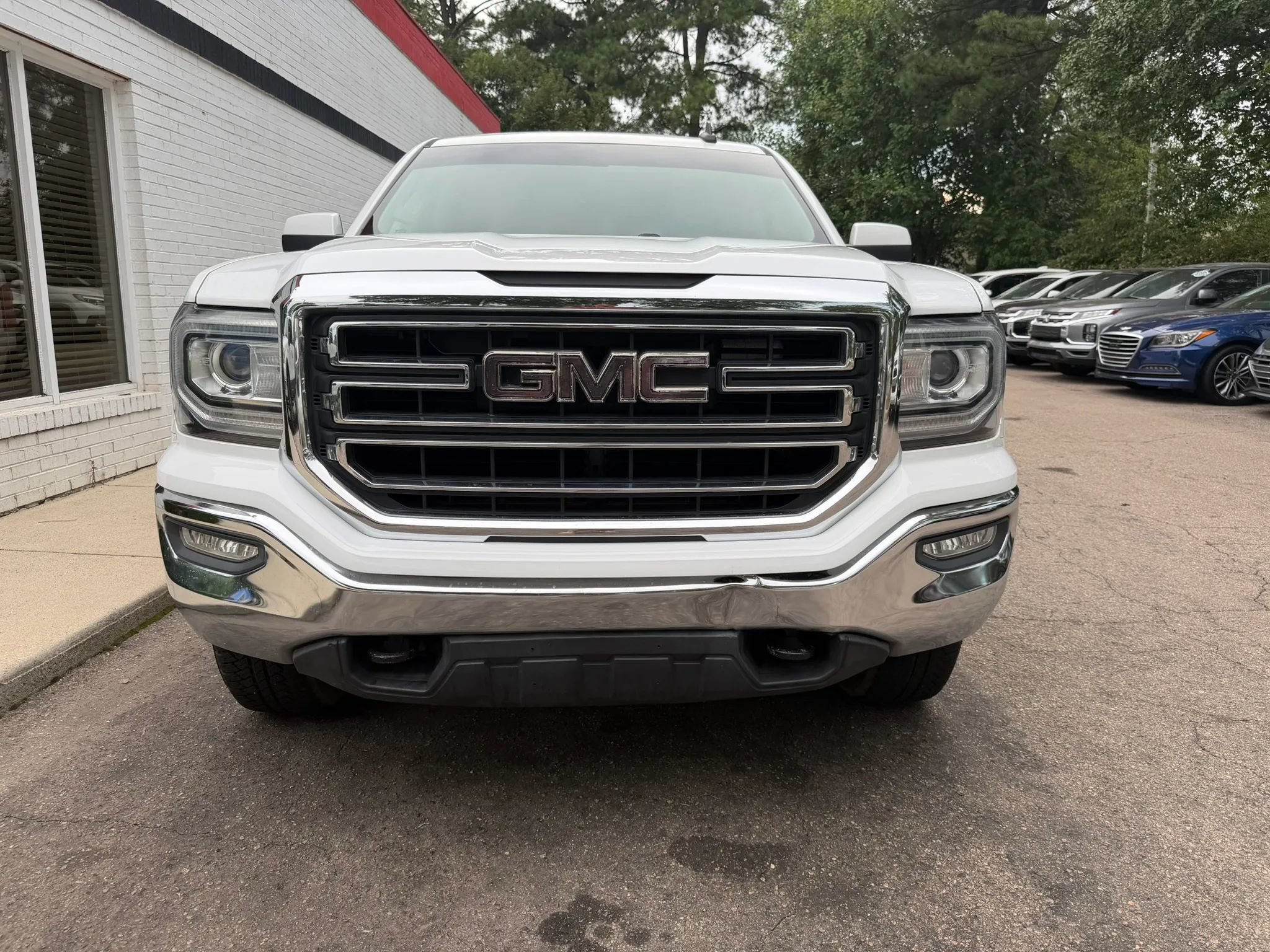 Used 2018 GMC Sierra 1500 SLE w/ SLE Value Package AWD/4WD image 3