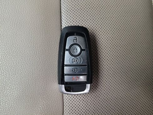 Used 2021 Ford Explorer Limited w/ Equipment Group 301A AWD/4WD image 32