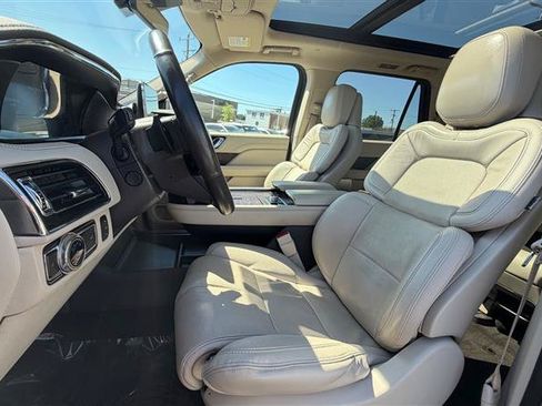 Used 2021 Lincoln Navigator Reserve w/ Luxury Package AWD/4WD image 24