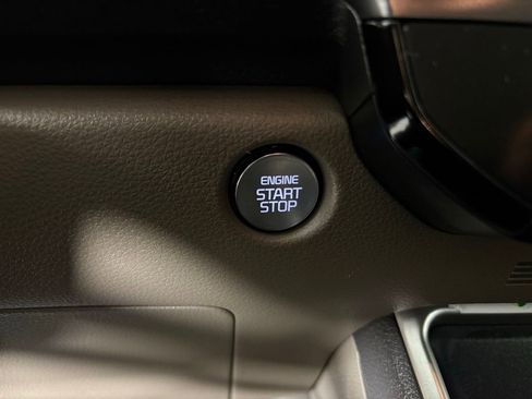 Used 2025 Kia Carnival image 23