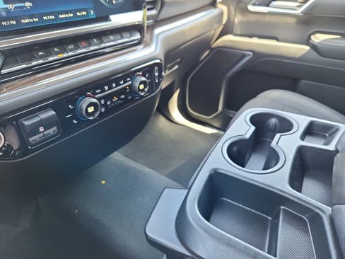Used 2025 Chevrolet Silverado 1500 LT AWD/4WD image 24