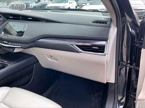 Used 2023 Cadillac XT4 Luxury w/ Cold Weather Package image 19