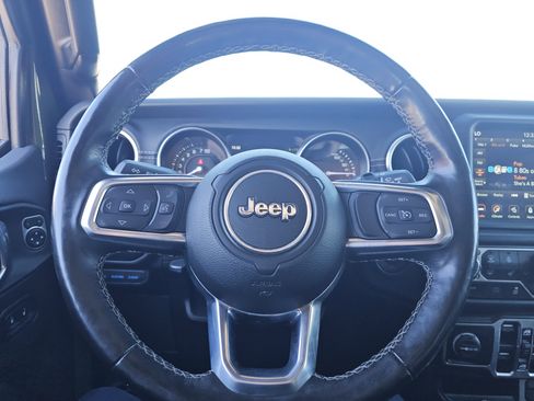 Used 2022 Jeep Wrangler Unlimited Sahara w/ Cold Weather Group AWD/4WD image 31