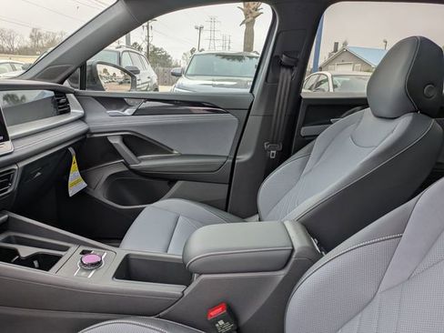 New 2026 Volkswagen Tiguan SE R-Line FWD image 22
