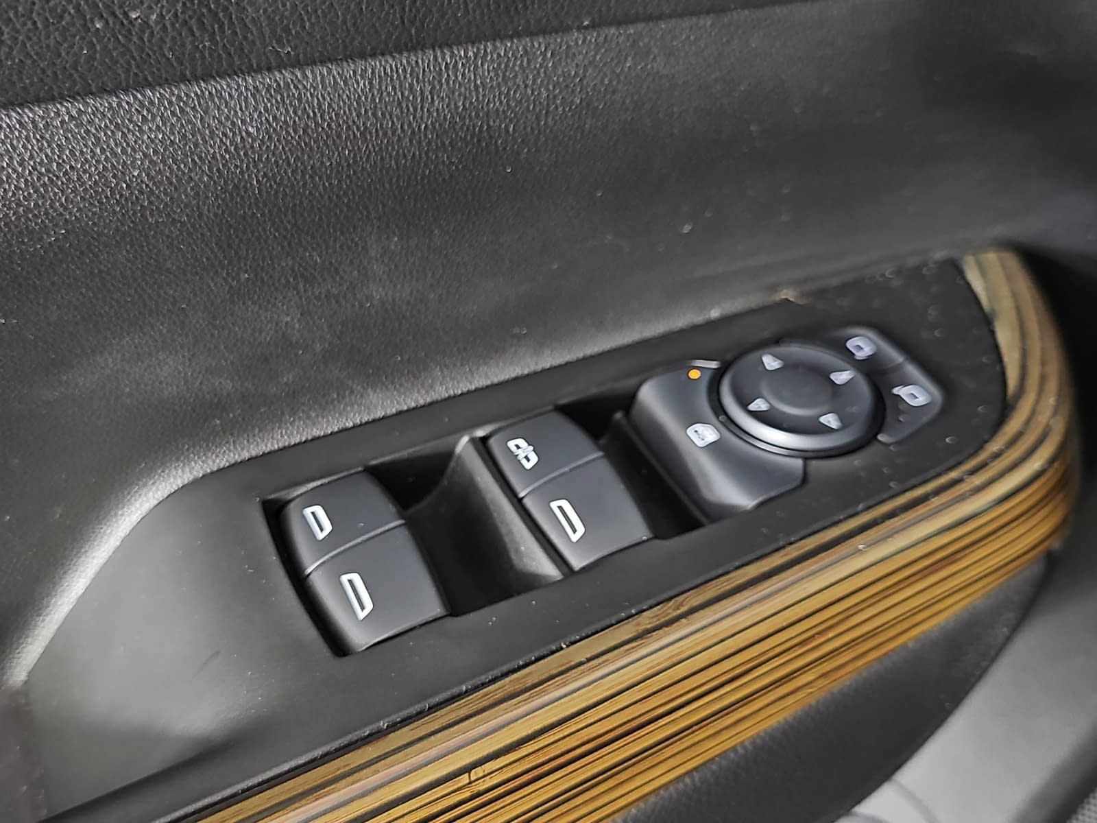 Used 2023 GMC Acadia SLE w/ Driver Convenience Package FWD image 27