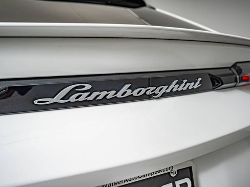 Used 2022 Lamborghini Urus AWD/4WD image 25