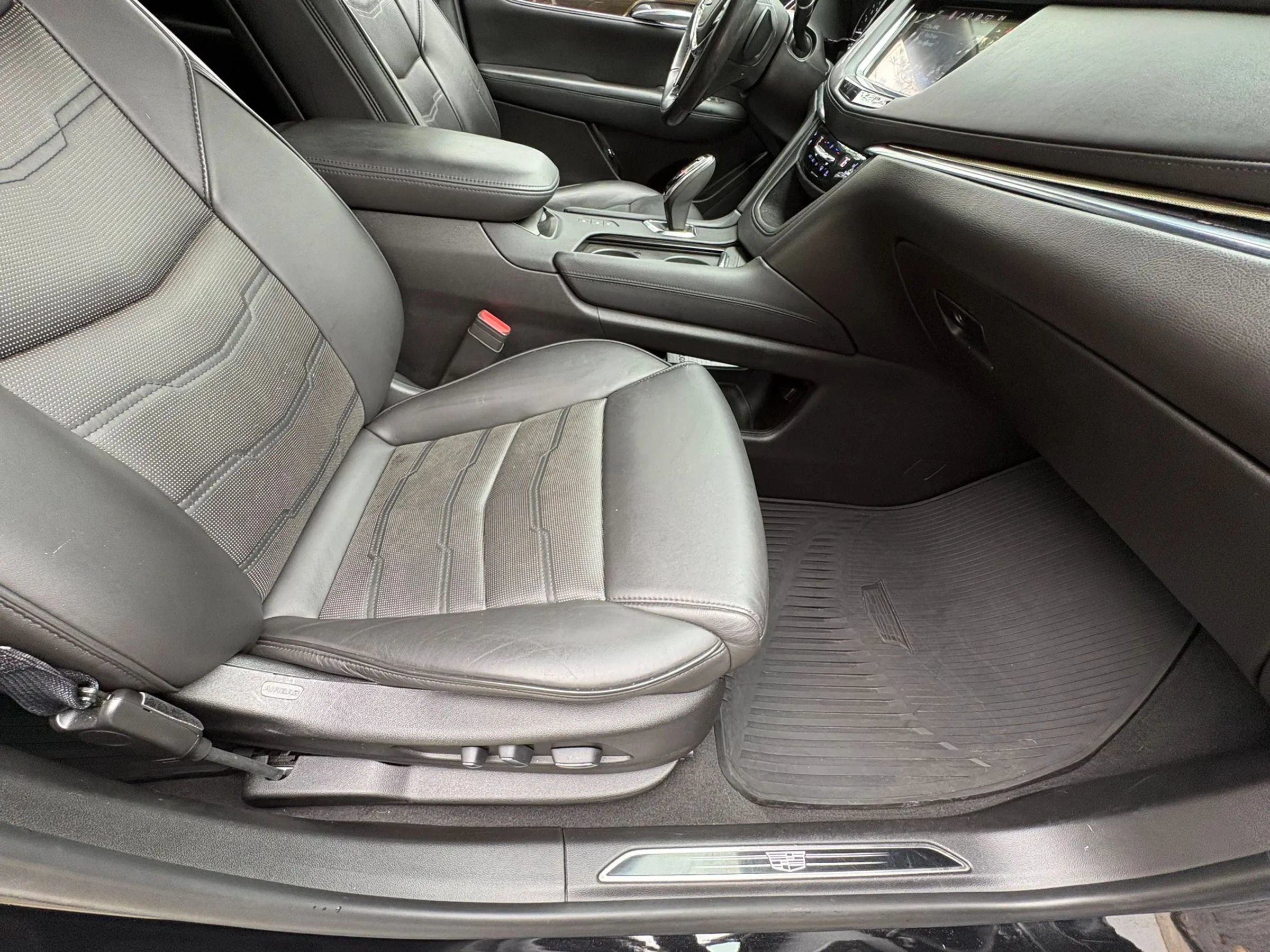 Used 2019 Cadillac XT5 Platinum AWD/4WD image 8